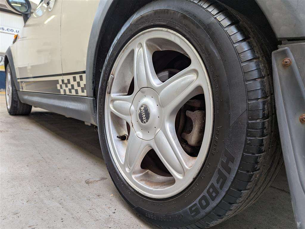 <p>2009 MINI COOPER</p>