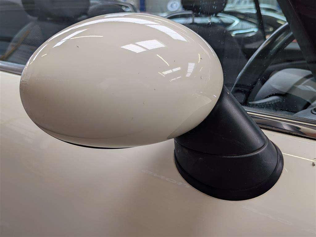 <p>2009 MINI COOPER</p>