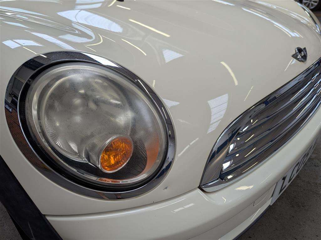 <p>2009 MINI COOPER</p>
