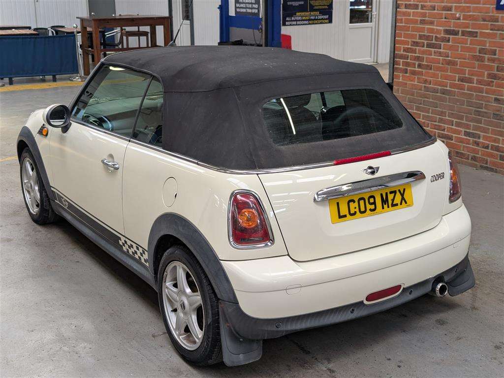 <p>2009 MINI COOPER</p>