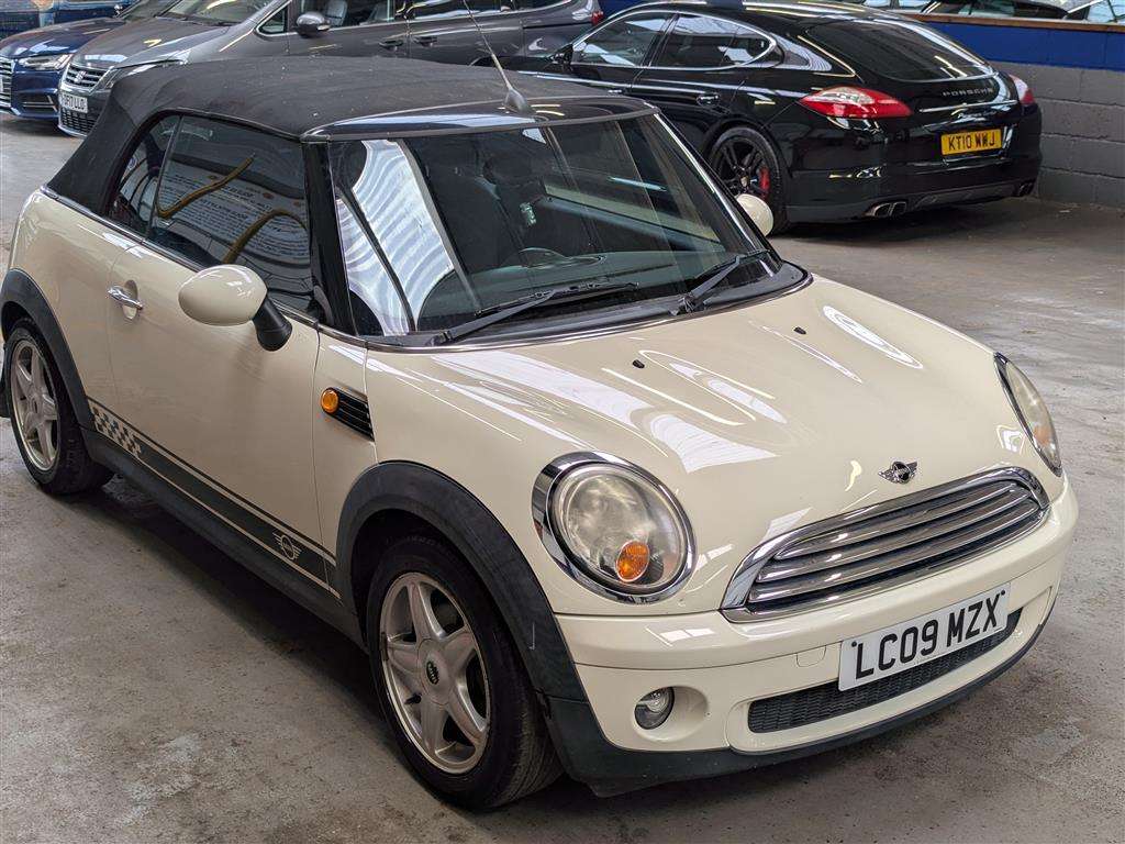 <p>2009 MINI COOPER</p>