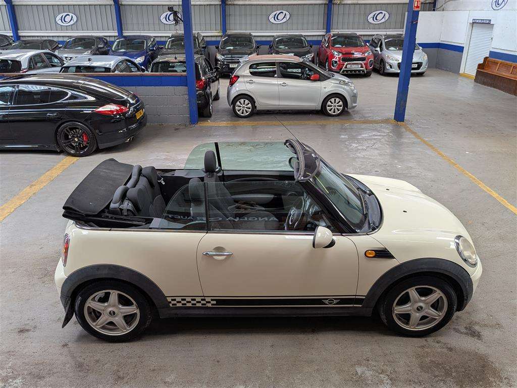 <p>2009 MINI COOPER</p>