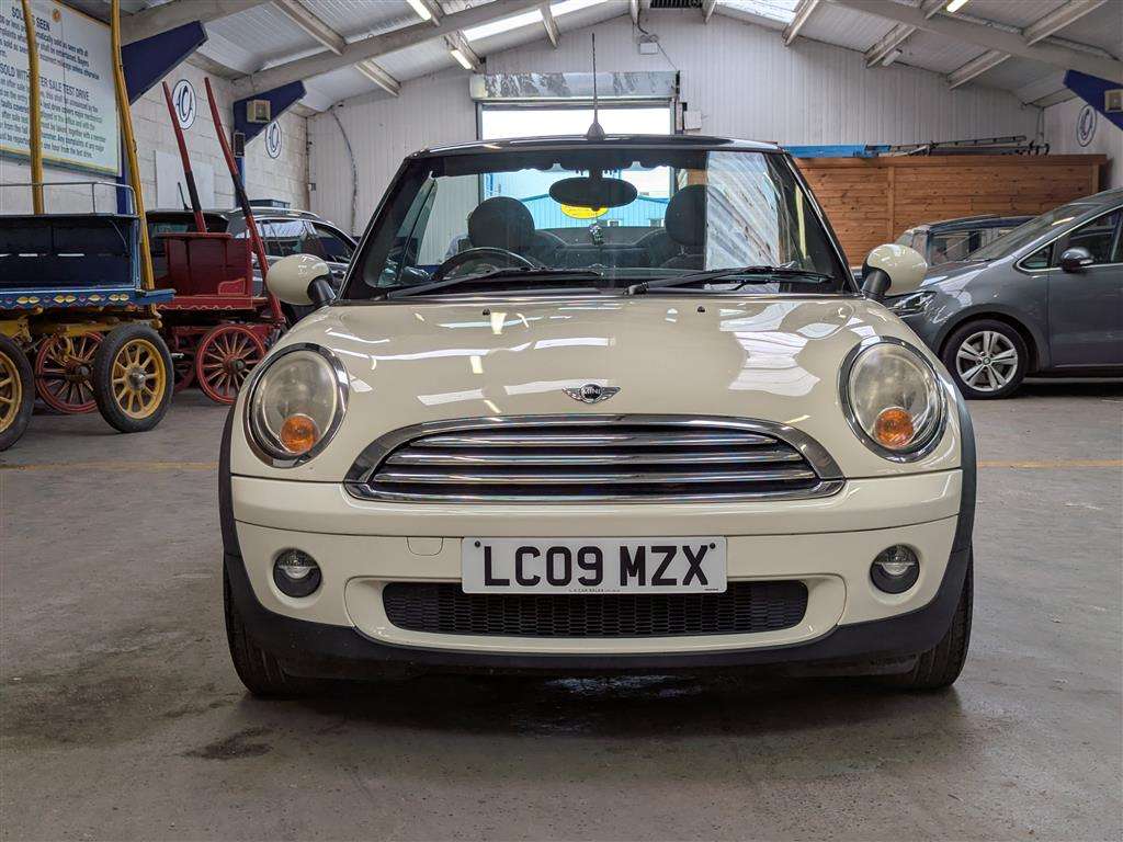 <p>2009 MINI COOPER</p>