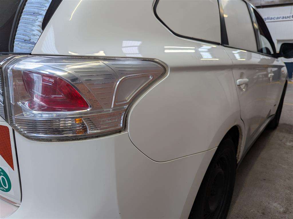 <p>2013 MITSUBISHI OUTLANDER GX 1 4WORK DI-D</p>