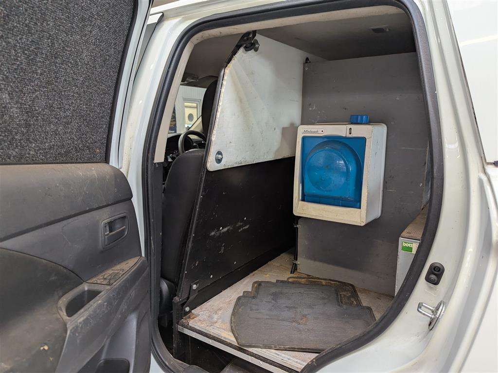 <p>2013 MITSUBISHI OUTLANDER GX 1 4WORK DI-D</p>