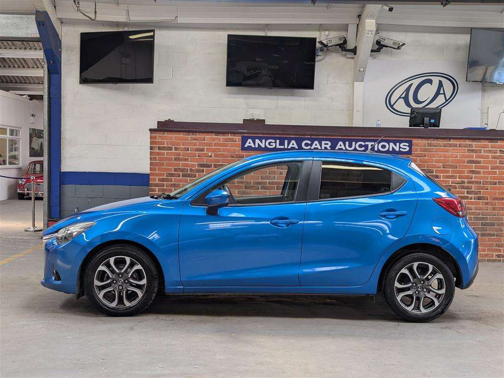<p>2015 MAZDA 2 SPORT NAV</p>