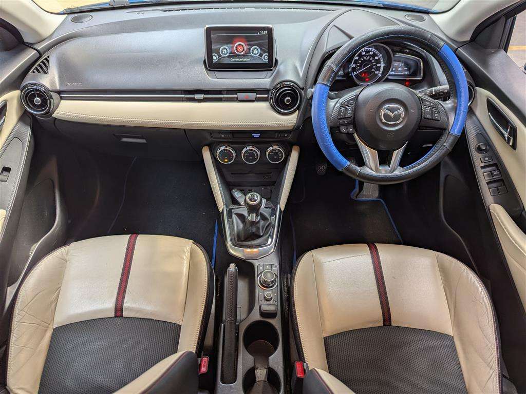 <p>2015 MAZDA 2 SPORT NAV</p>