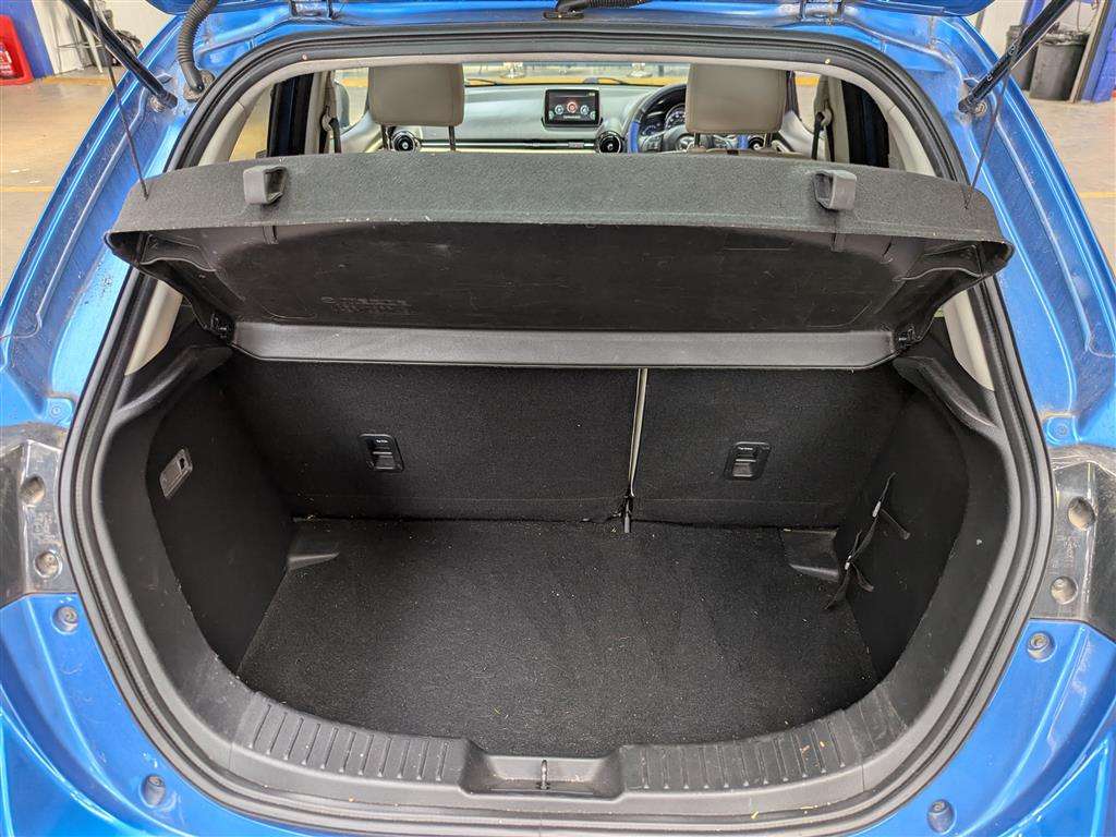 <p>2015 MAZDA 2 SPORT NAV</p>