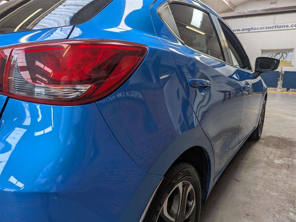 <p>2015 MAZDA 2 SPORT NAV</p>