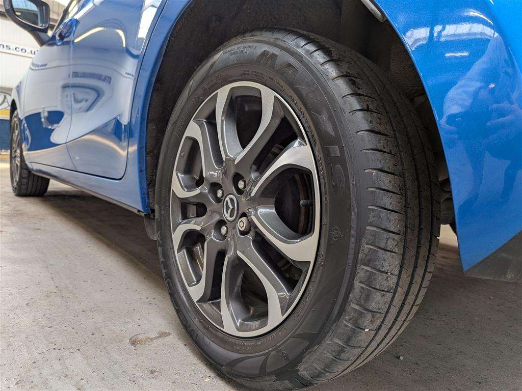 <p>2015 MAZDA 2 SPORT NAV</p>