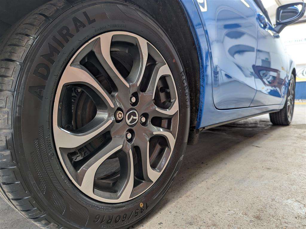 <p>2015 MAZDA 2 SPORT NAV</p>