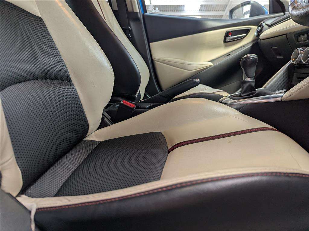 <p>2015 MAZDA 2 SPORT NAV</p>
