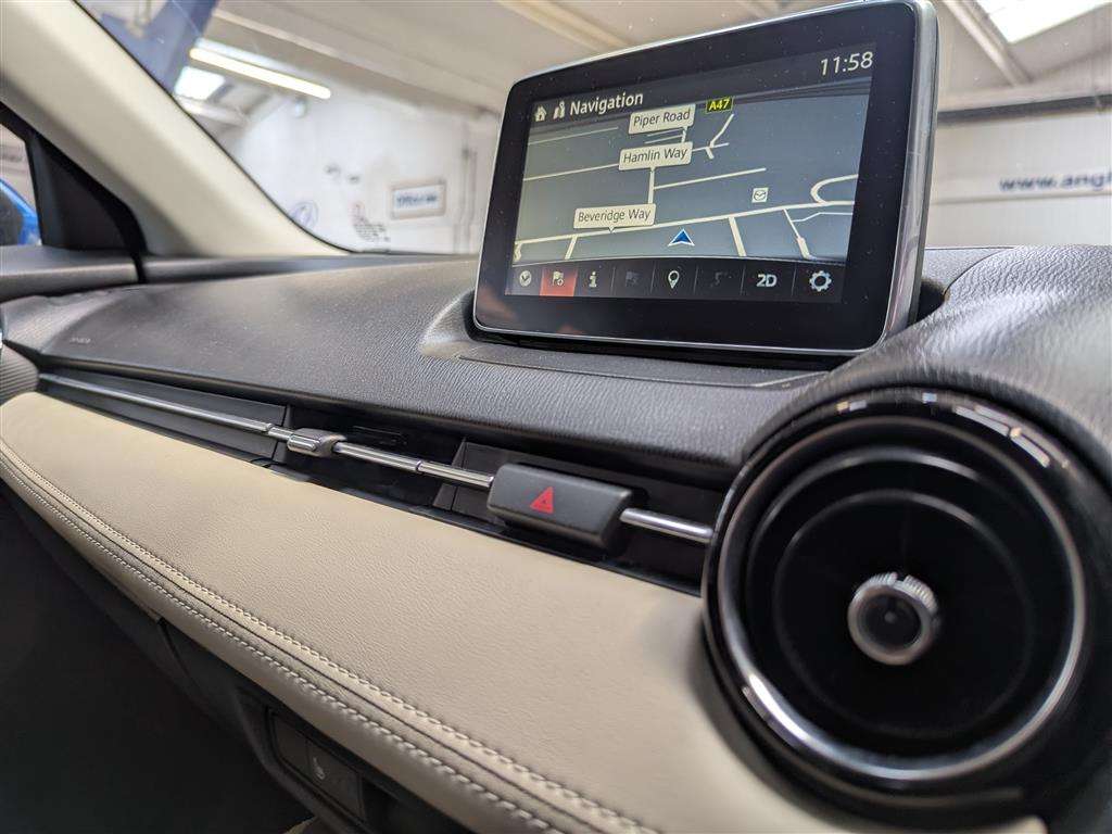 <p>2015 MAZDA 2 SPORT NAV</p>