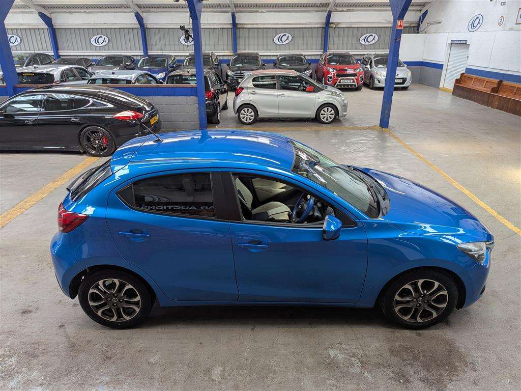 <p>2015 MAZDA 2 SPORT NAV</p>