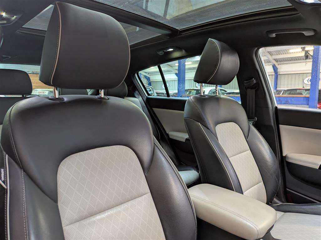 <p>2017 KIA SPORTAGE GT-LINE S S-A</p>