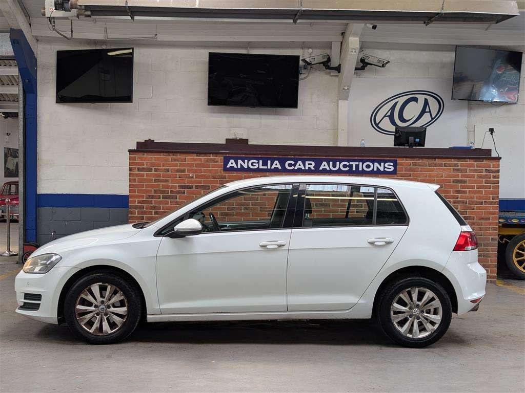 <p>2013 VOLKSWAGEN GOLF SE BLUEMOTION TECH T</p>