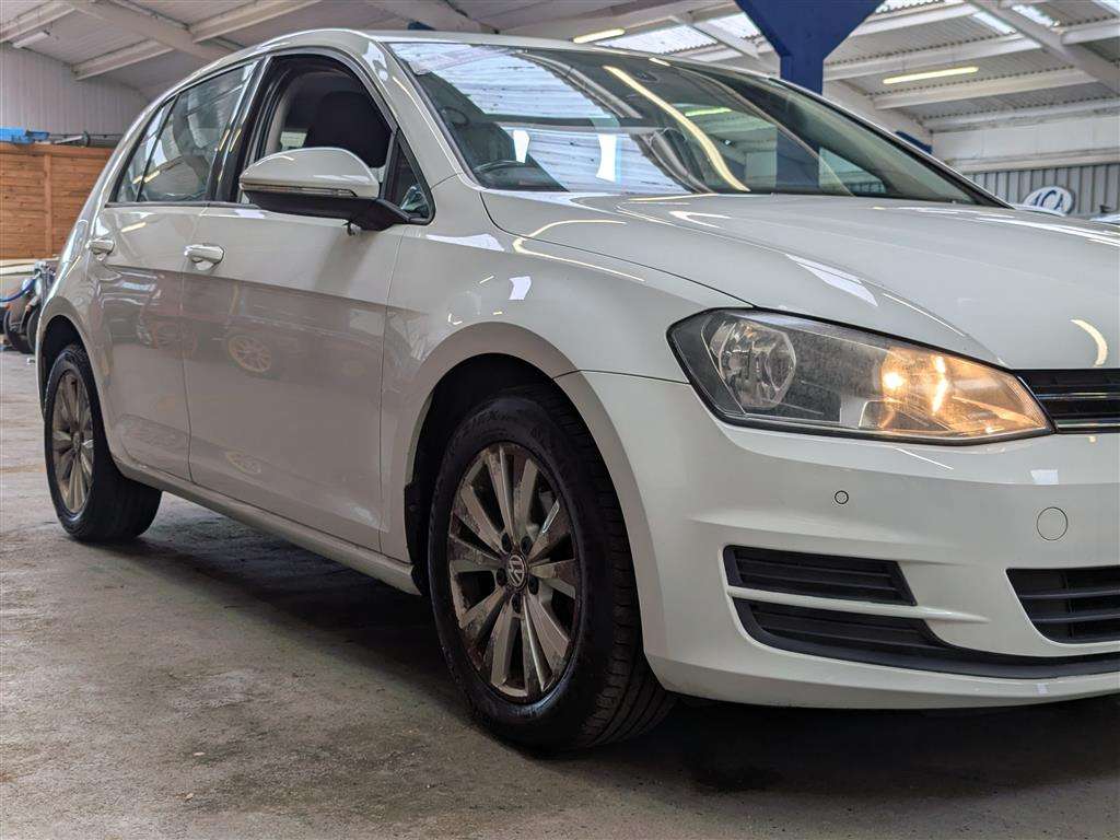 <p>2013 VOLKSWAGEN GOLF SE BLUEMOTION TECH T</p>