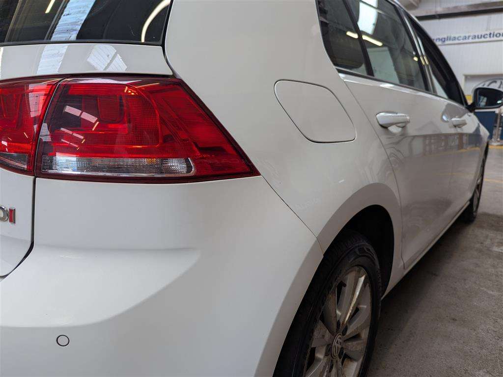 <p>2013 VOLKSWAGEN GOLF SE BLUEMOTION TECH T</p>