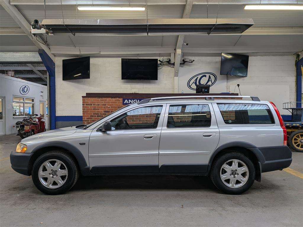 <p>2005 VOLVO XC70 D SE</p>