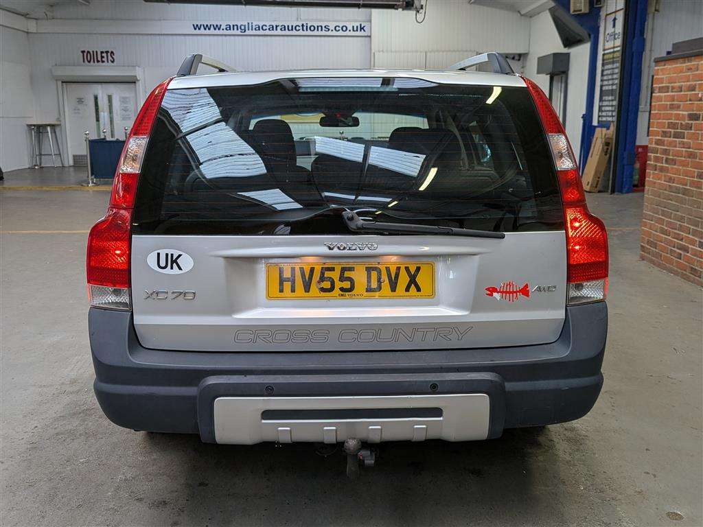 <p>2005 VOLVO XC70 D SE</p>