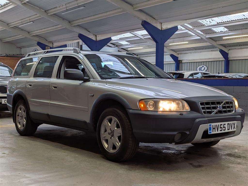 <p>2005 VOLVO XC70 D SE</p>