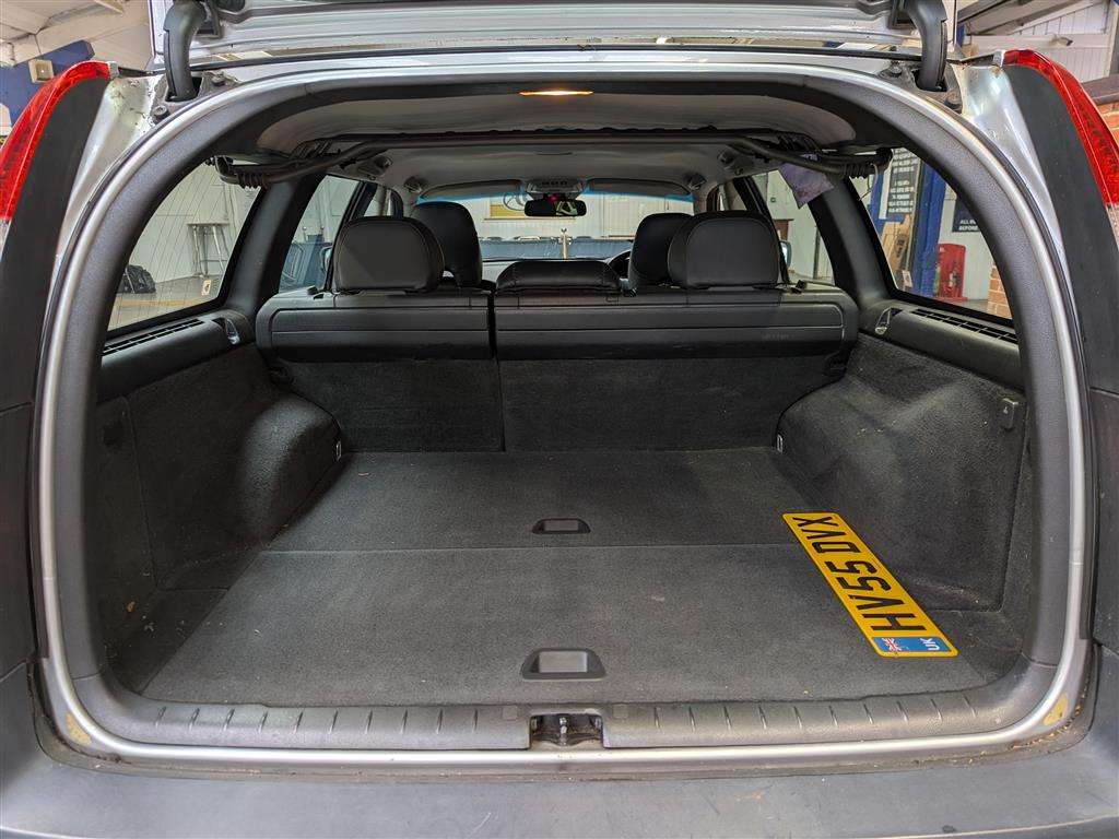 <p>2005 VOLVO XC70 D SE</p>