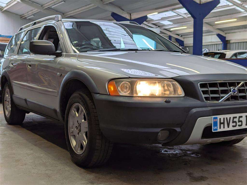 <p>2005 VOLVO XC70 D SE</p>