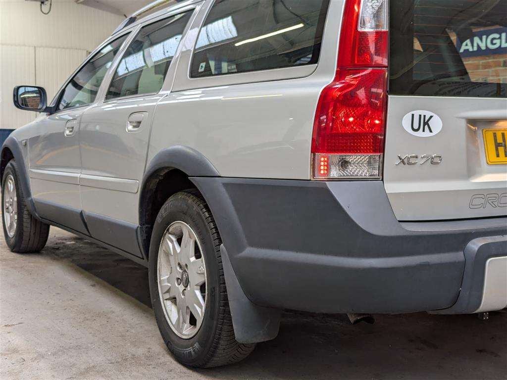 <p>2005 VOLVO XC70 D SE</p>