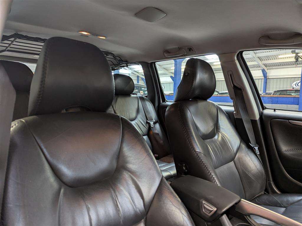 <p>2005 VOLVO XC70 D SE</p>