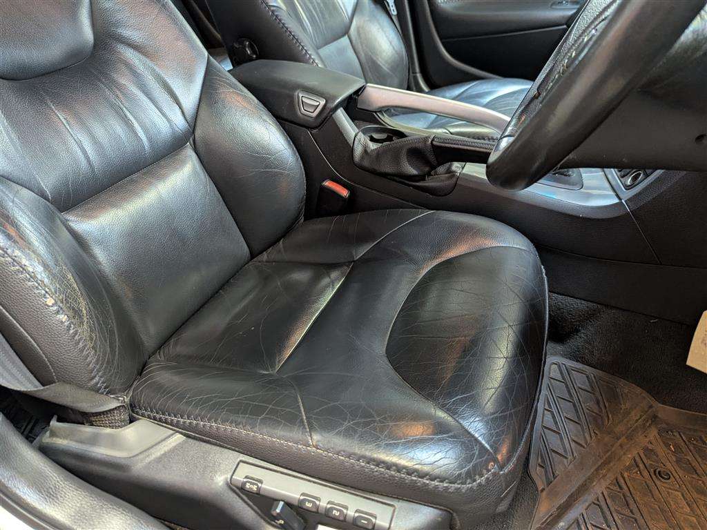 <p>2005 VOLVO XC70 D SE</p>