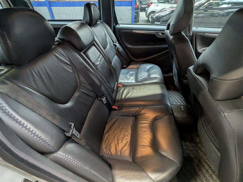 <p>2005 VOLVO XC70 D SE</p>