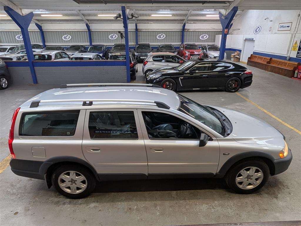 <p>2005 VOLVO XC70 D SE</p>
