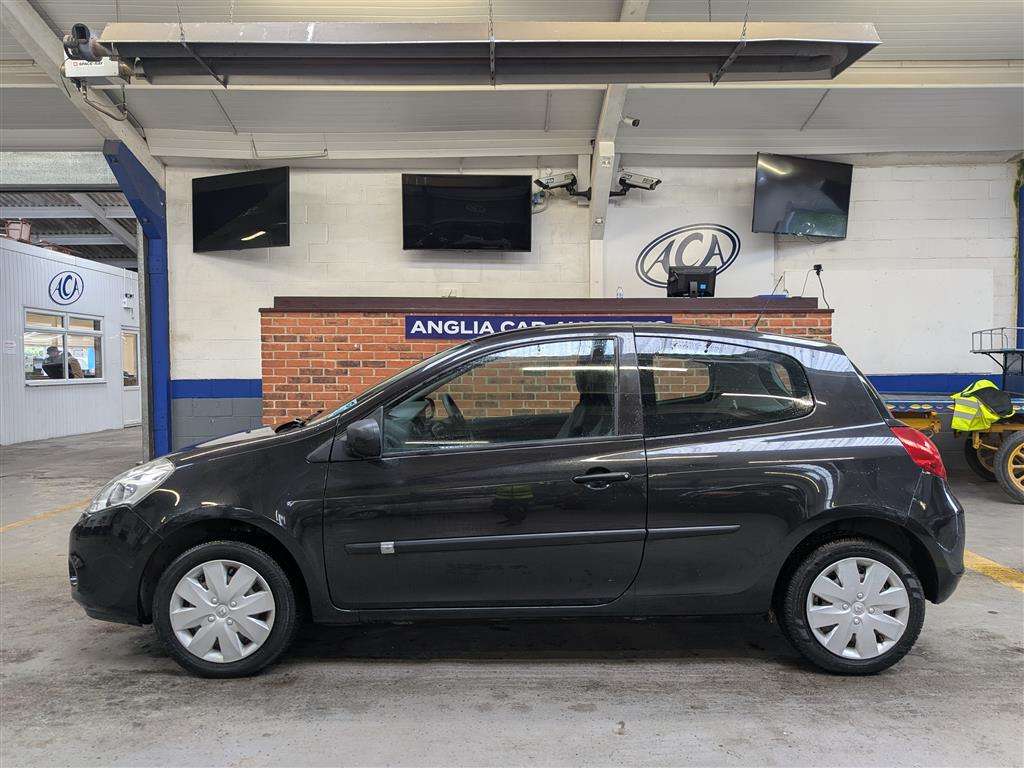 <p>2010 RENAULT CLIO EXTREME</p>