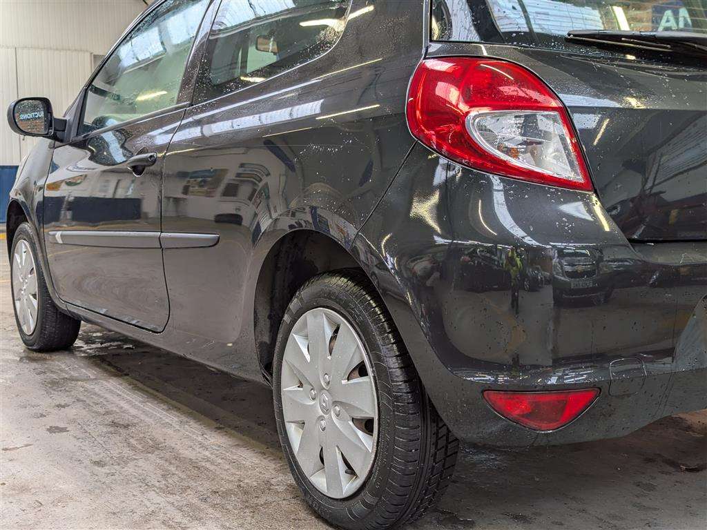 <p>2010 RENAULT CLIO EXTREME</p>