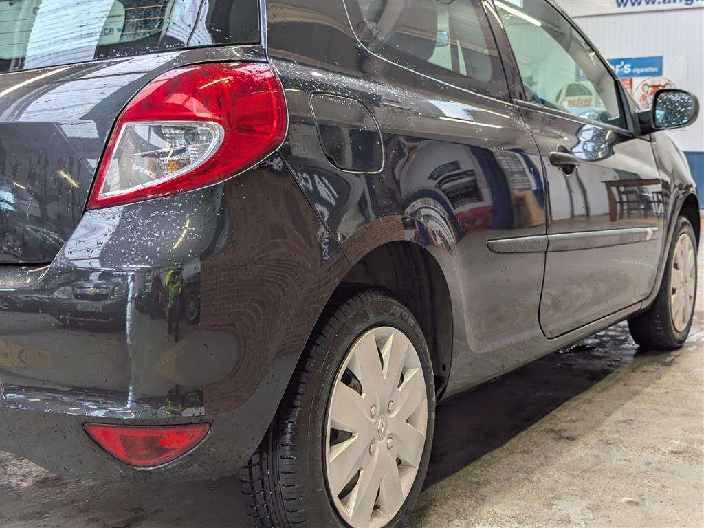 <p>2010 RENAULT CLIO EXTREME</p>