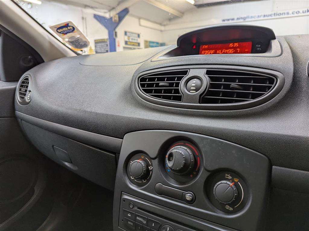 <p>2010 RENAULT CLIO EXTREME</p>