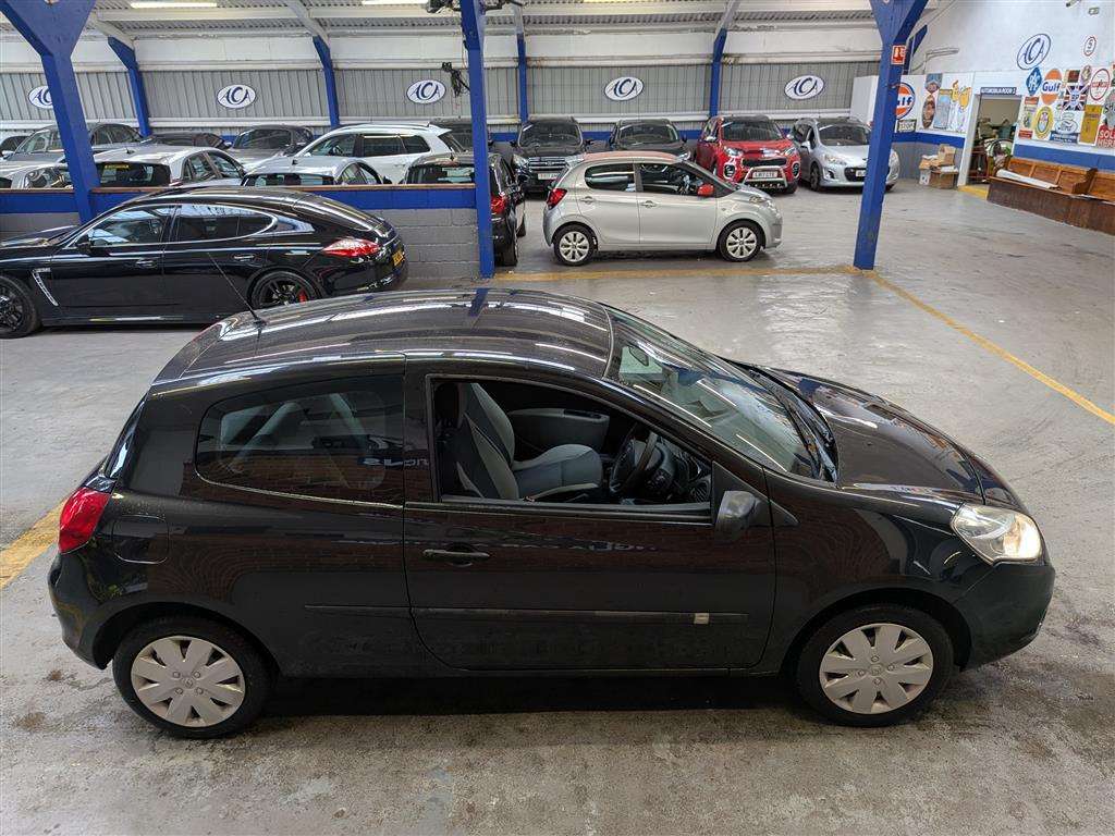 <p>2010 RENAULT CLIO EXTREME</p>