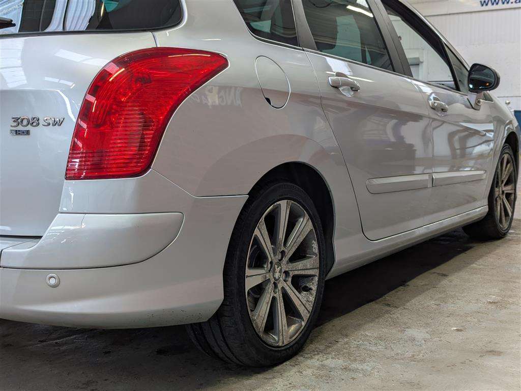 <p>2014 PEUGEOT 308 ACTIVE NAV VERS-N SW</p>