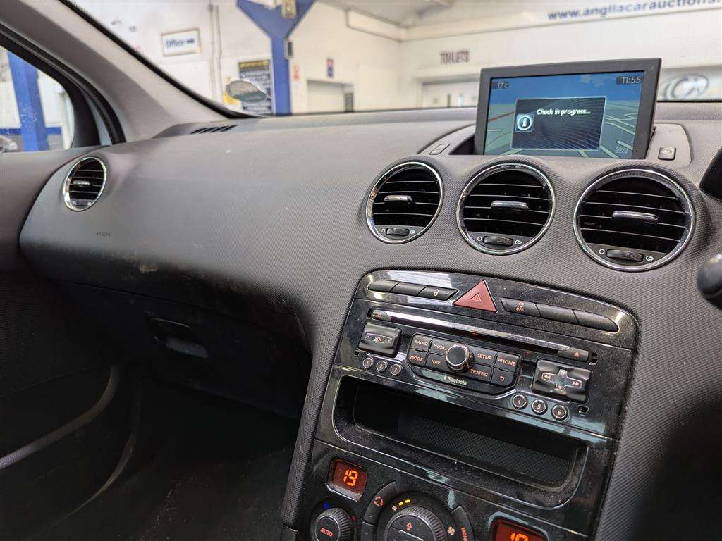 <p>2014 PEUGEOT 308 ACTIVE NAV VERS-N SW</p>