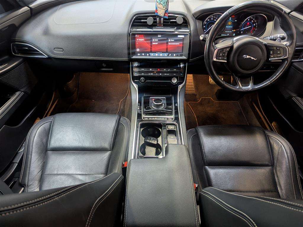 <p>2018 JAGUAR XE LANDMARK AUTO</p>