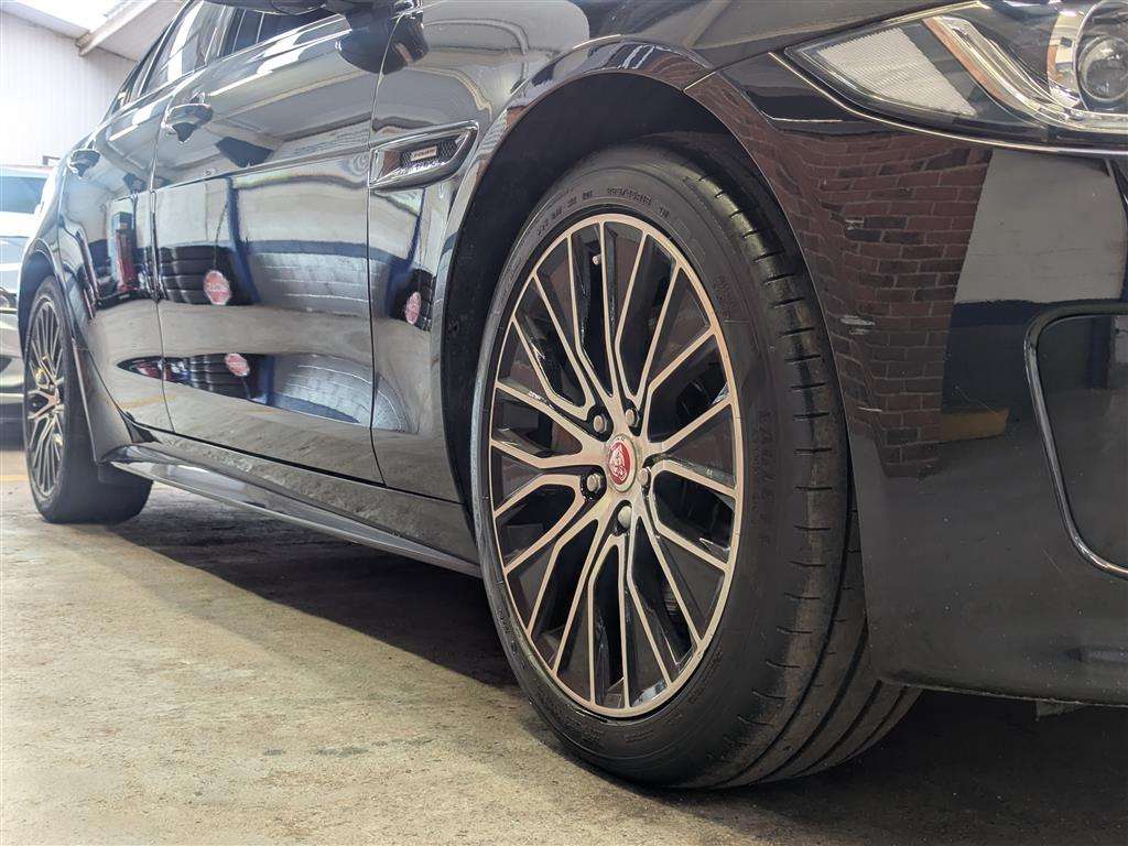 <p>2018 JAGUAR XE LANDMARK AUTO</p>