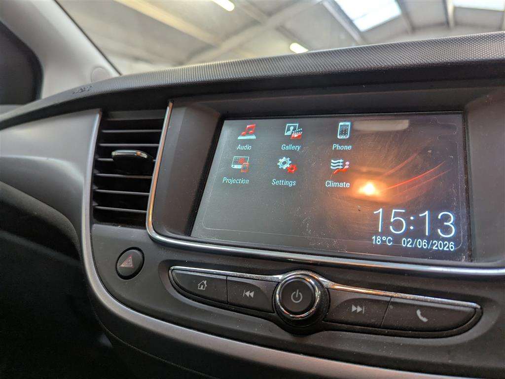 <p>2019 VAUXHALL CROSSLAND X SE</p>