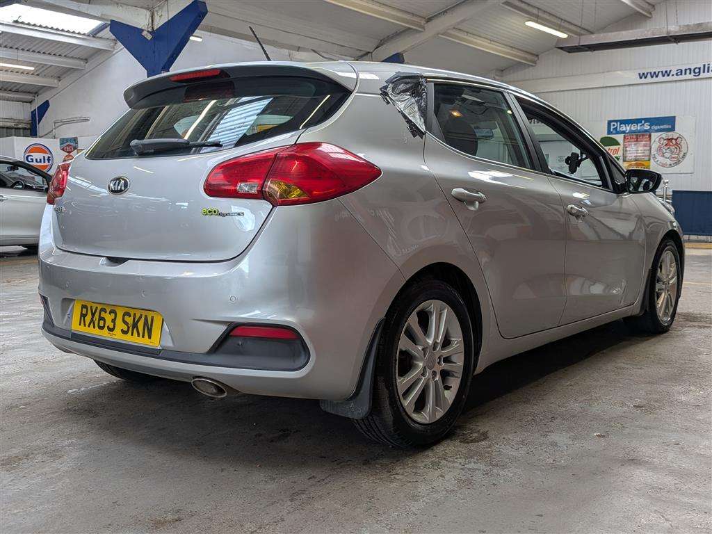<p>2013 KIA CEED 2 ECODYNAMICS CRDI</p>