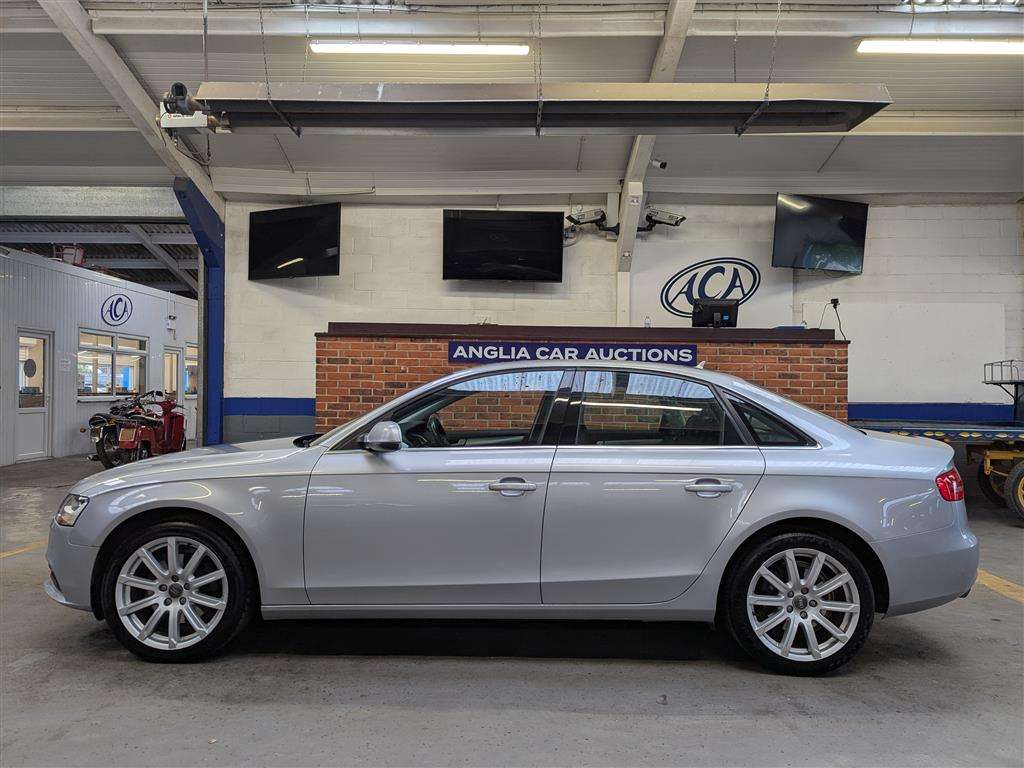 <p>2015 AUDI A4 SE TECHNIK TFSI CVT</p>