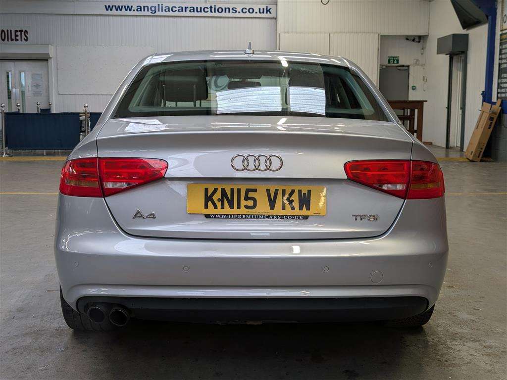 <p>2015 AUDI A4 SE TECHNIK TFSI CVT</p>