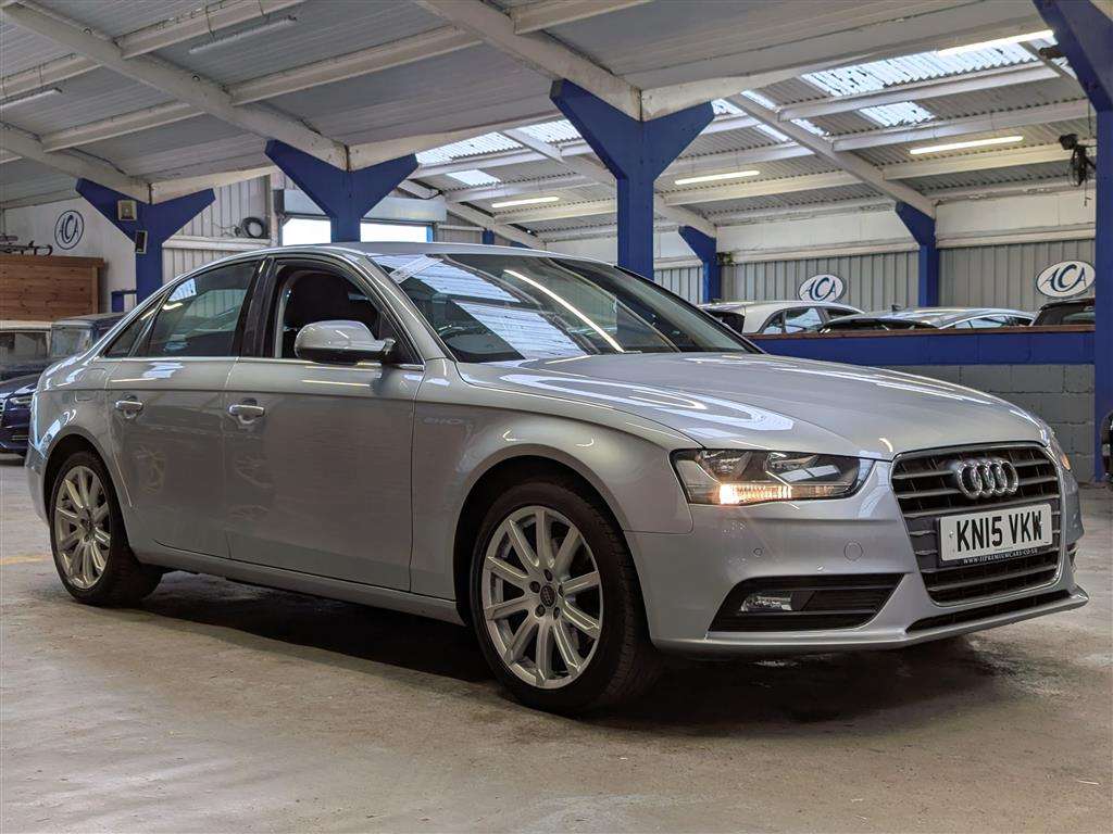 <p>2015 AUDI A4 SE TECHNIK TFSI CVT</p>