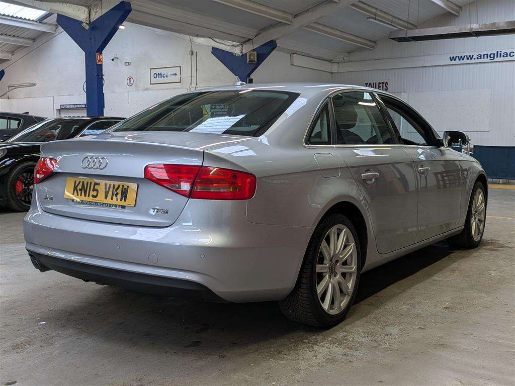 <p>2015 AUDI A4 SE TECHNIK TFSI CVT</p>