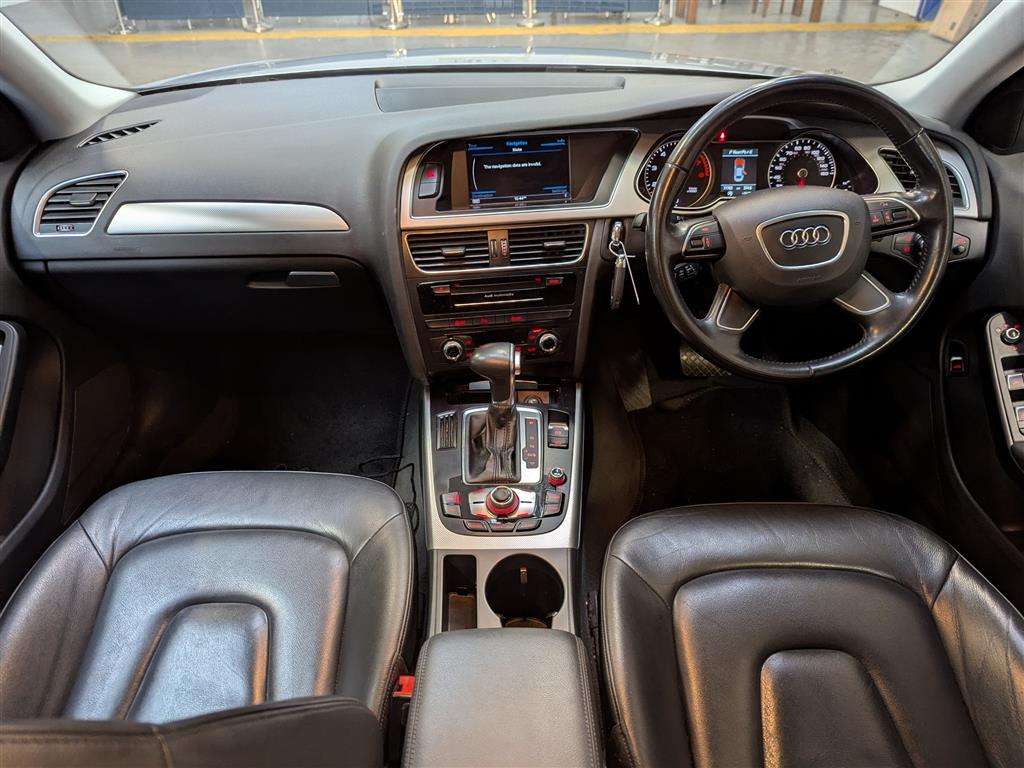 <p>2015 AUDI A4 SE TECHNIK TFSI CVT</p>