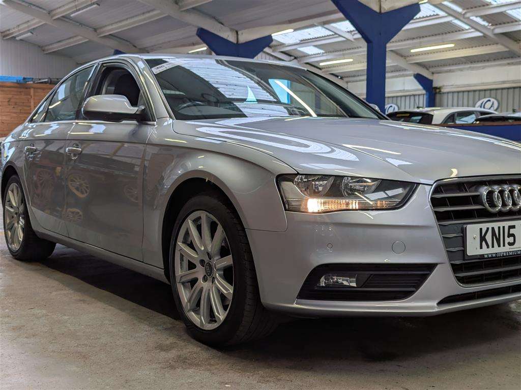 <p>2015 AUDI A4 SE TECHNIK TFSI CVT</p>