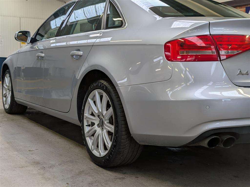 <p>2015 AUDI A4 SE TECHNIK TFSI CVT</p>